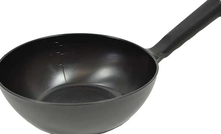 Harold Moore Plastic Round Feed Scoop